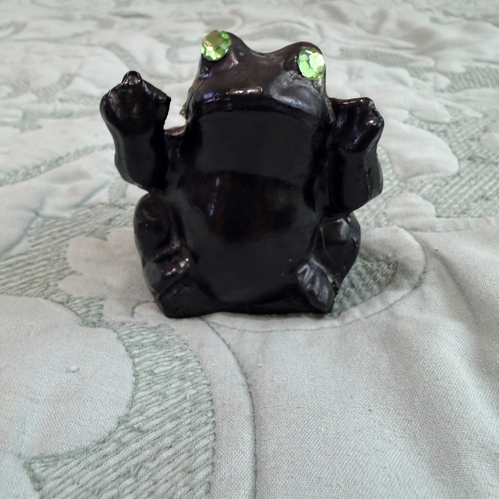 Vintage crafted hard back coal whimsical toad